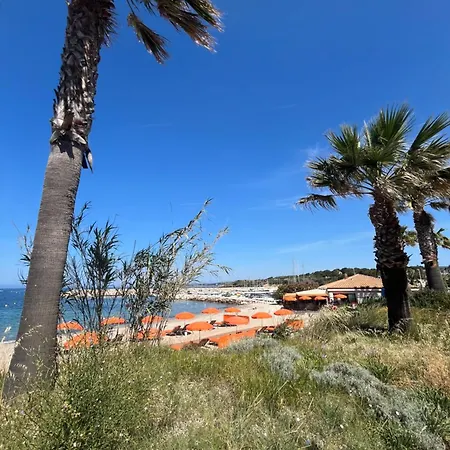 A Pied Dernier Etage Vue Imprenable Est-sud Ouest -plage 100m-box شقة *