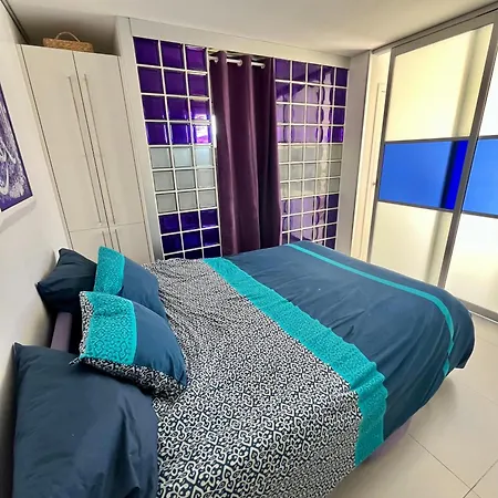 A Pied Dernier Etage Vue Imprenable Est-sud Ouest -plage 100m-box شقة *