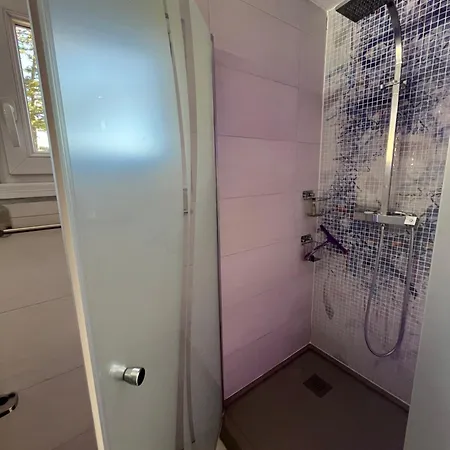 A Pied Dernier Etage Vue Imprenable Est-sud Ouest -plage 100m-box شقة