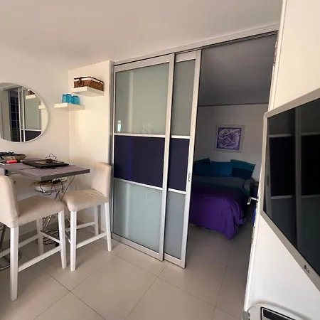 A Pied Dernier Etage Vue Imprenable Est-sud Ouest -plage 100m-box شقة *